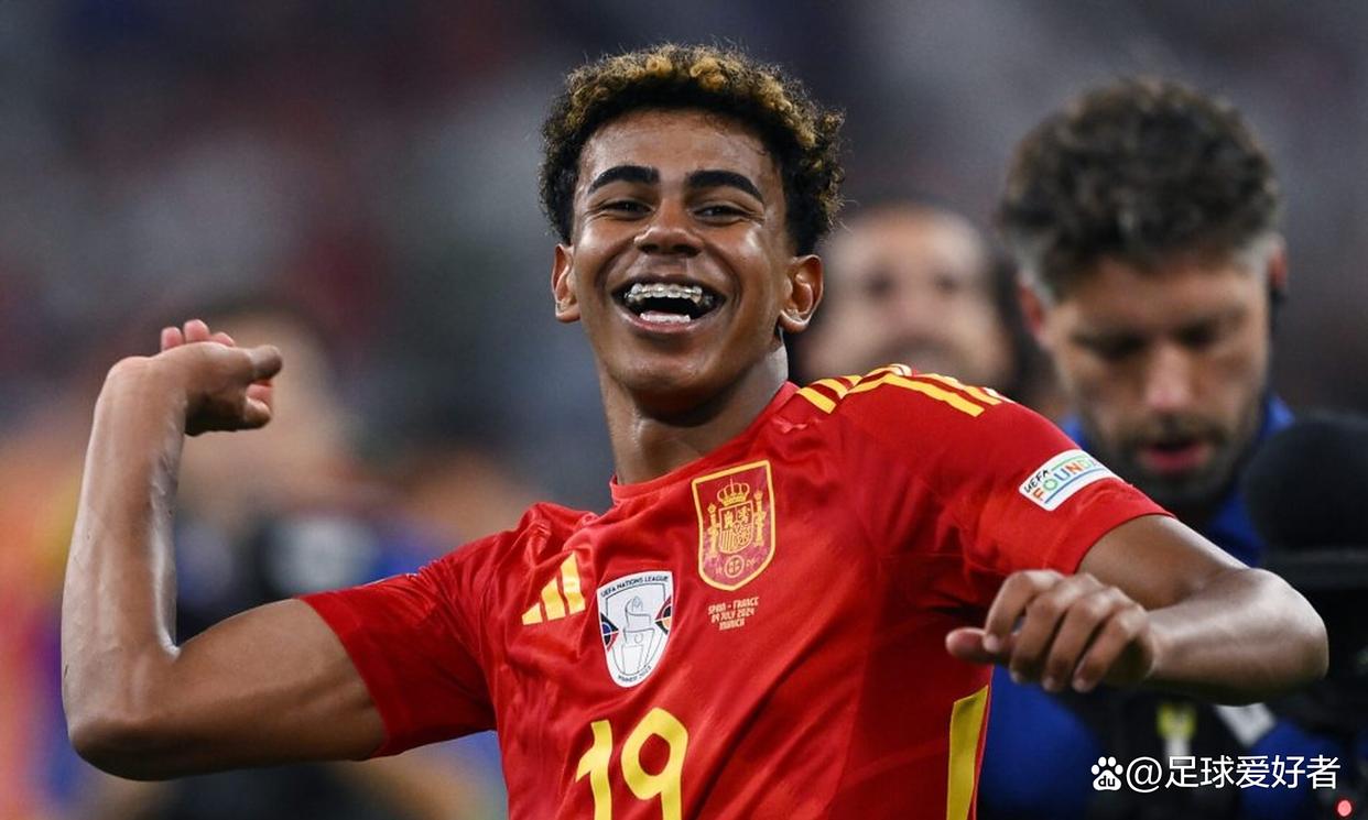 拉齐奥训练开放日，关键时刻复出首秀引欢呼，社区盾在即，年轻球员得到机会(规律步长的矩阵赋值matlab)