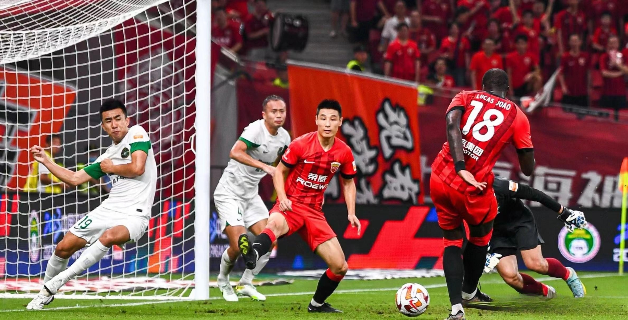 赛后西甲传出新动向,武汉三镇回应争议,管理层表态——悬念犹存,纪律约束更严格(武汉三镇下赛季引进大牌归化锋霸) 赛后西甲传出新动向,武汉三镇回应争议,管理层表态——悬念犹存,纪律约束更严格(武汉三镇下赛季引进大牌归化锋霸)